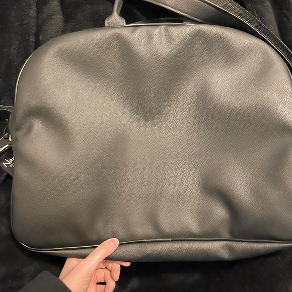 Nara Prado small suite case - Picture 2 of 3